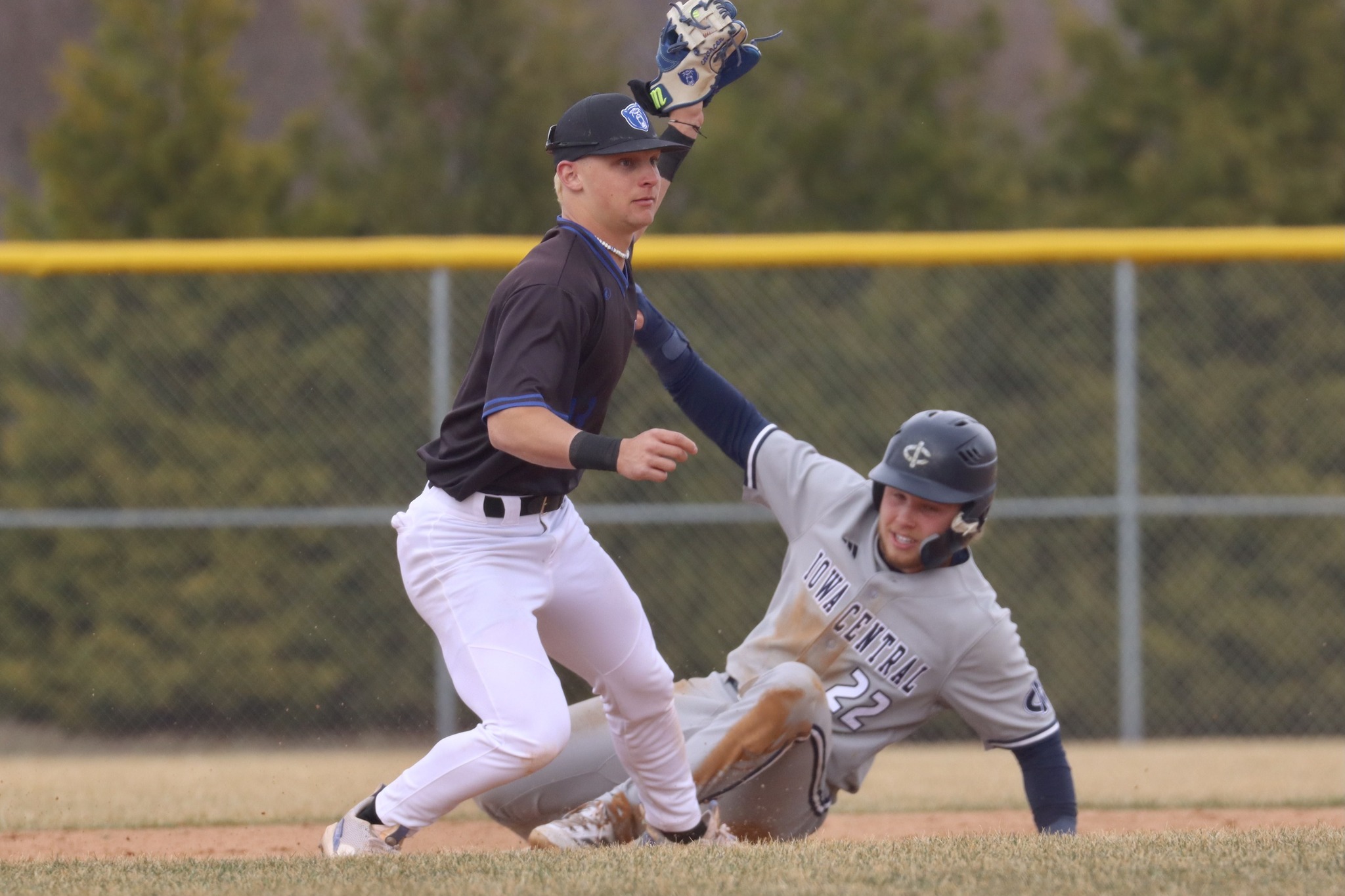 DMACC baseball team splits doubleheader with NECC