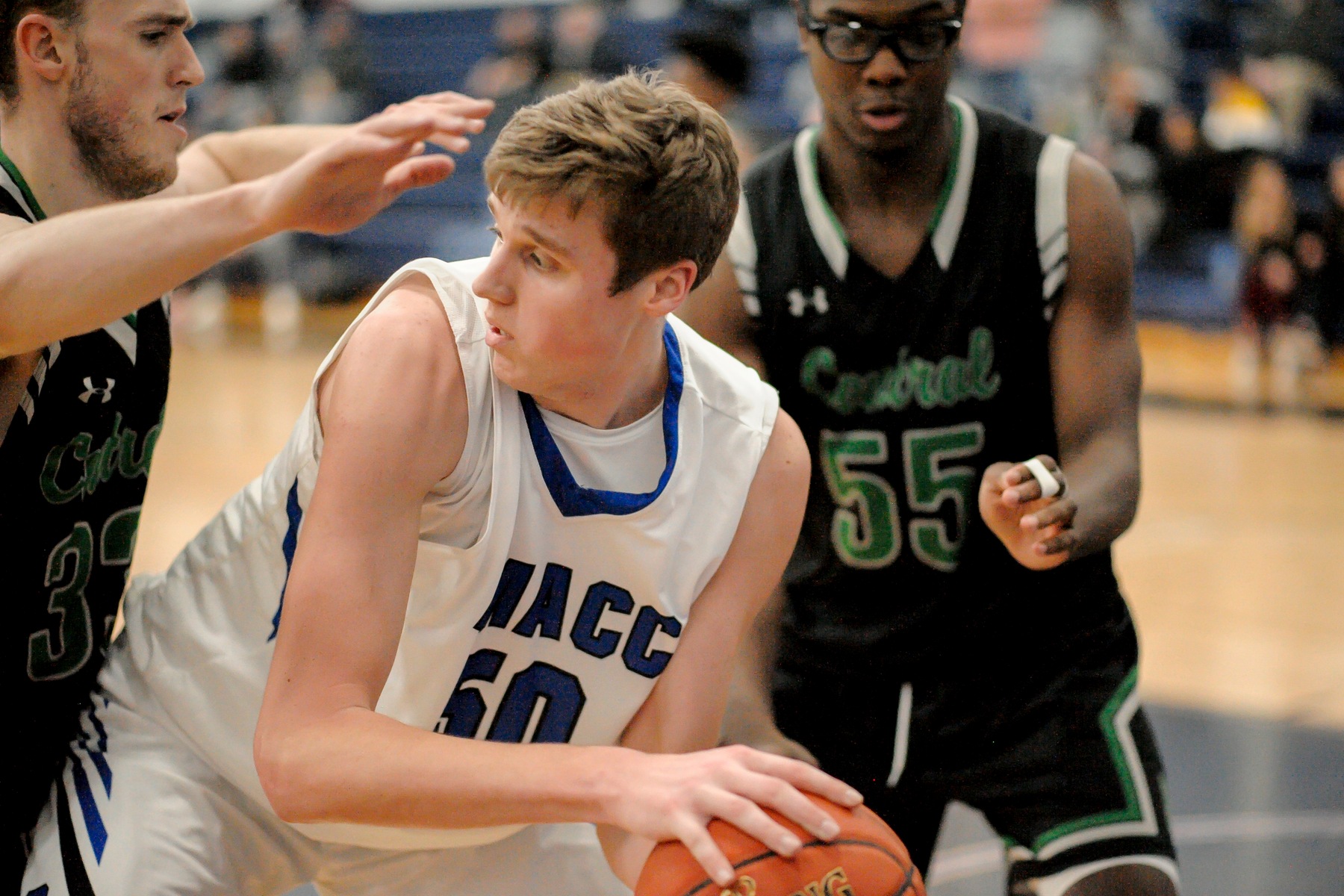 Alleruzzo, Lester, Schmitt lead DMACC men's basketball team past Central (Neb.)