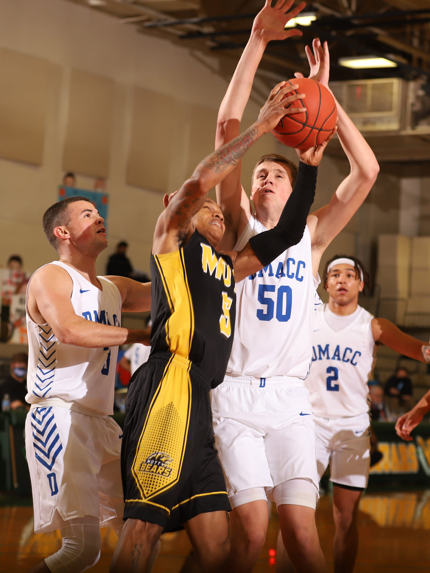 DMACC men's basketball team tops Mott in NJCAA DII quarterfinals