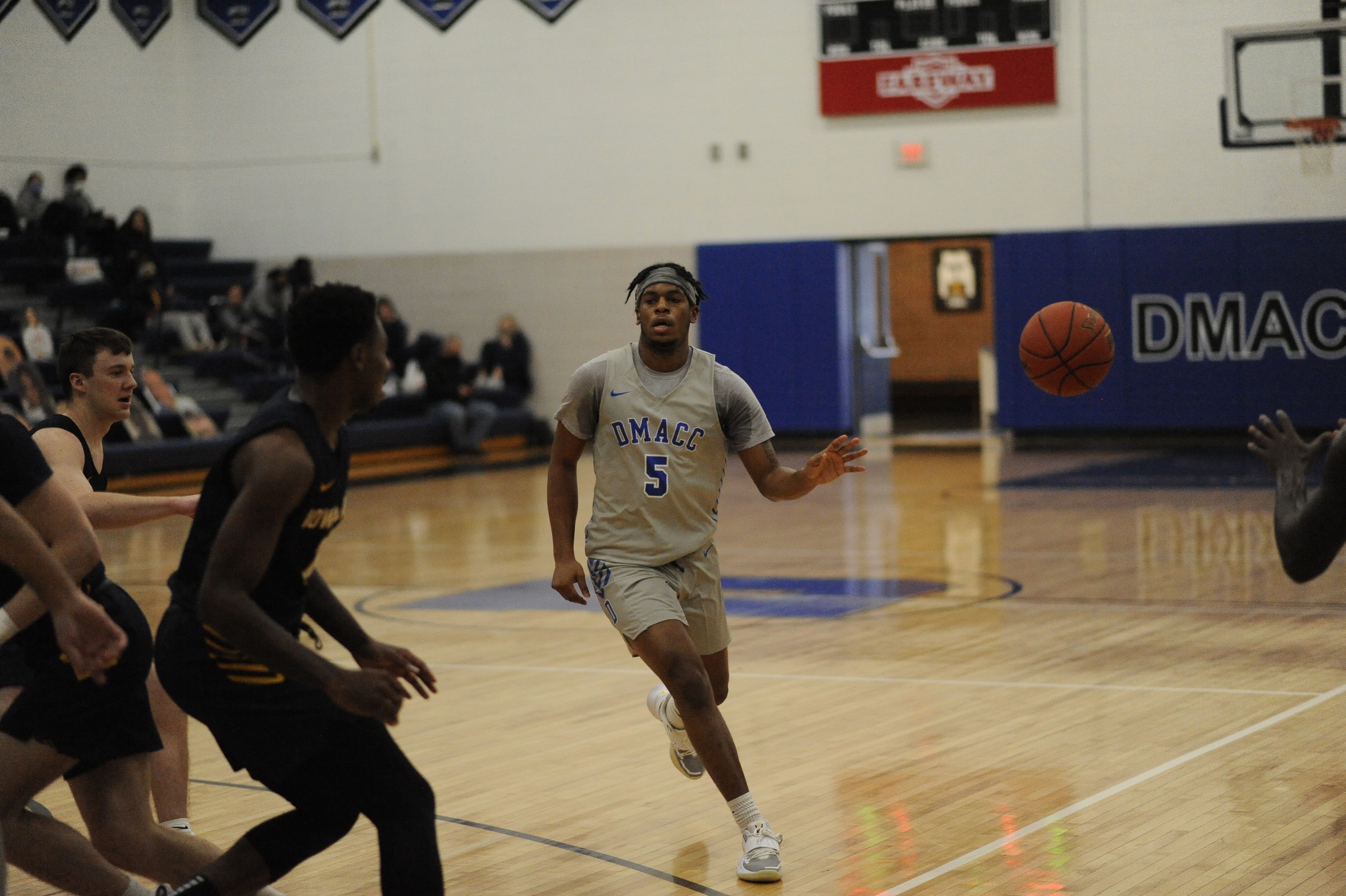 Balanced Attack Leads Bears Past #13 Iowa Lakes
