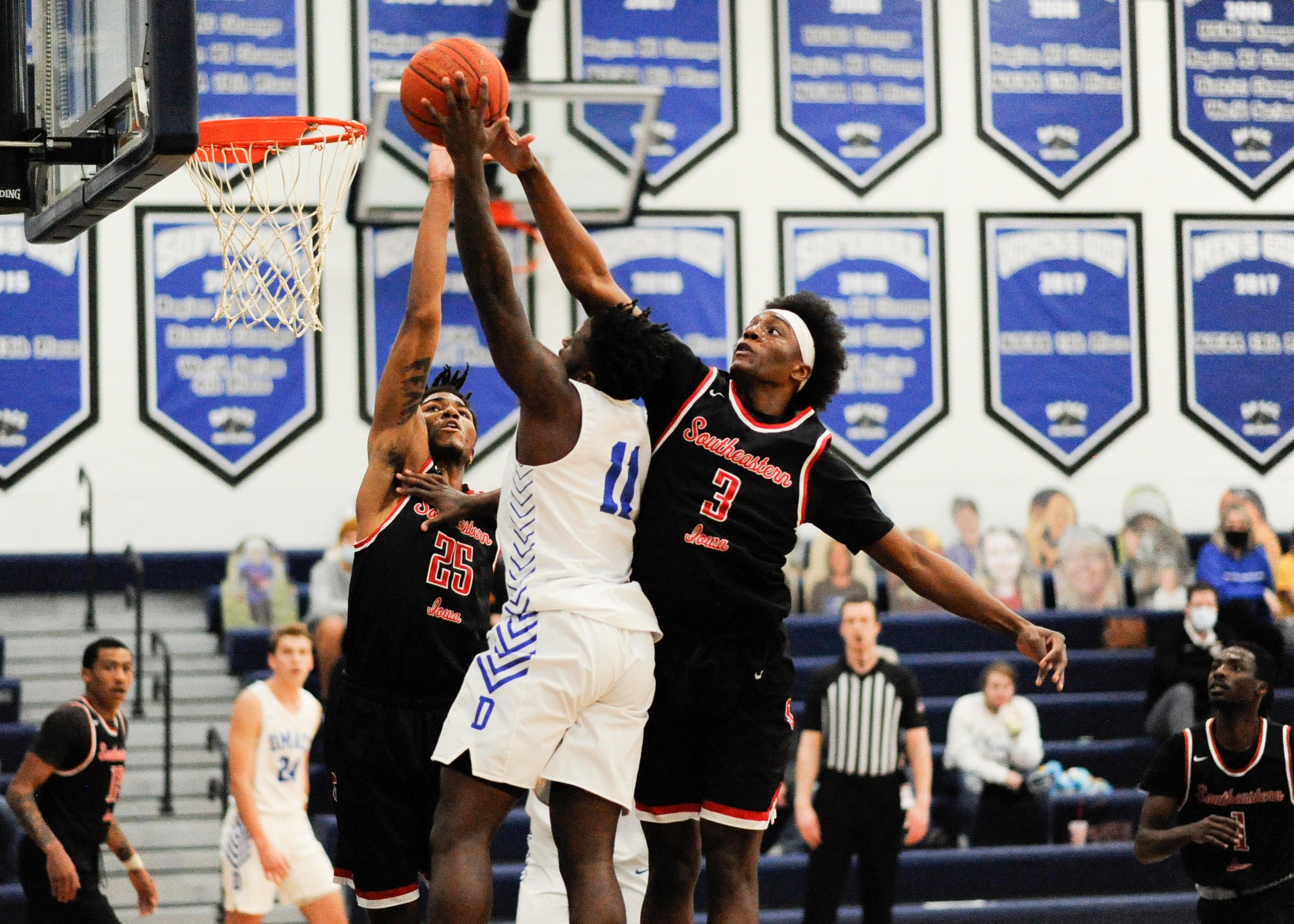 DMACC men's basketball team upset by ECC in Region XI quarterfinals, 66-64
