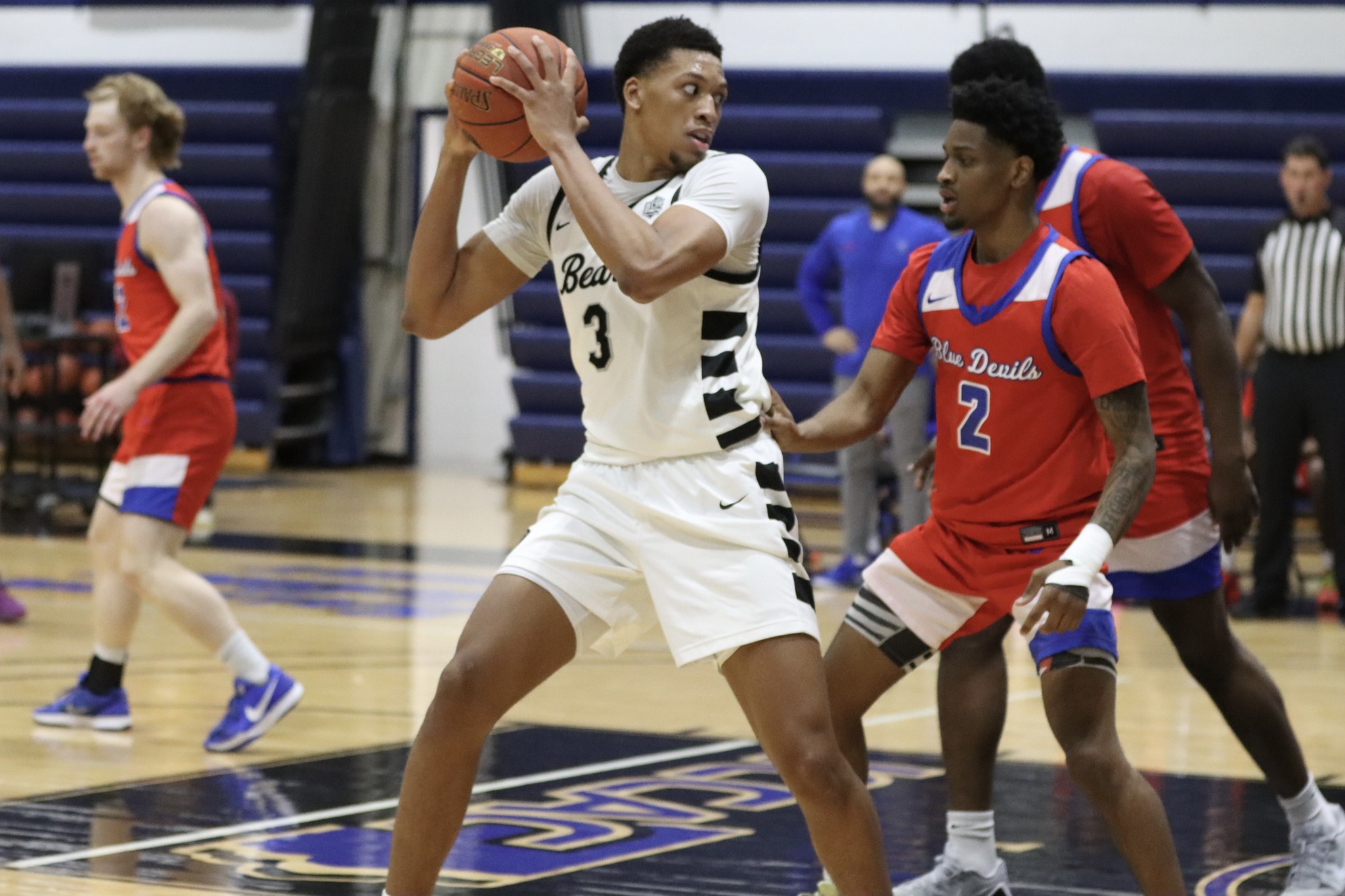 DMACC men's basketball team opens conference play with 98-67 win