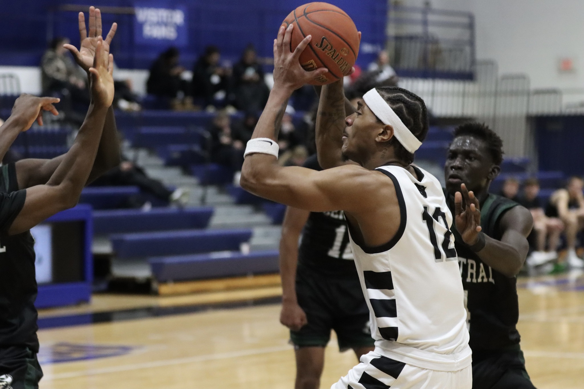 Jayden Jones leads DMACC men's basketball team past ILCC