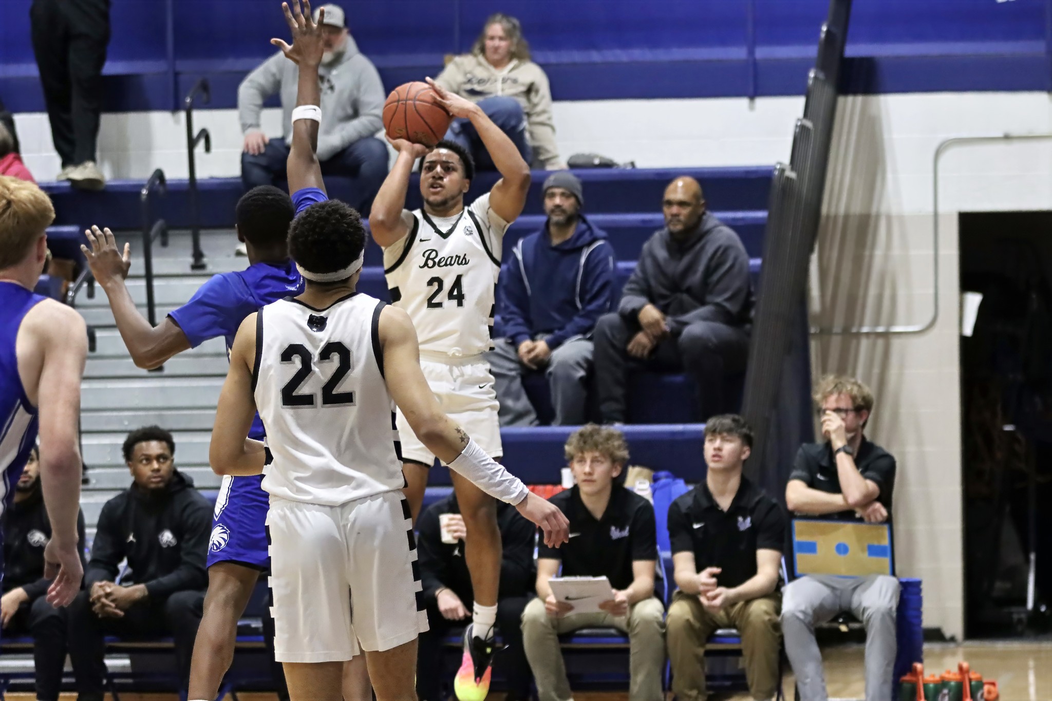 DMACC men's basketball team tops NIACC for ninth straight win