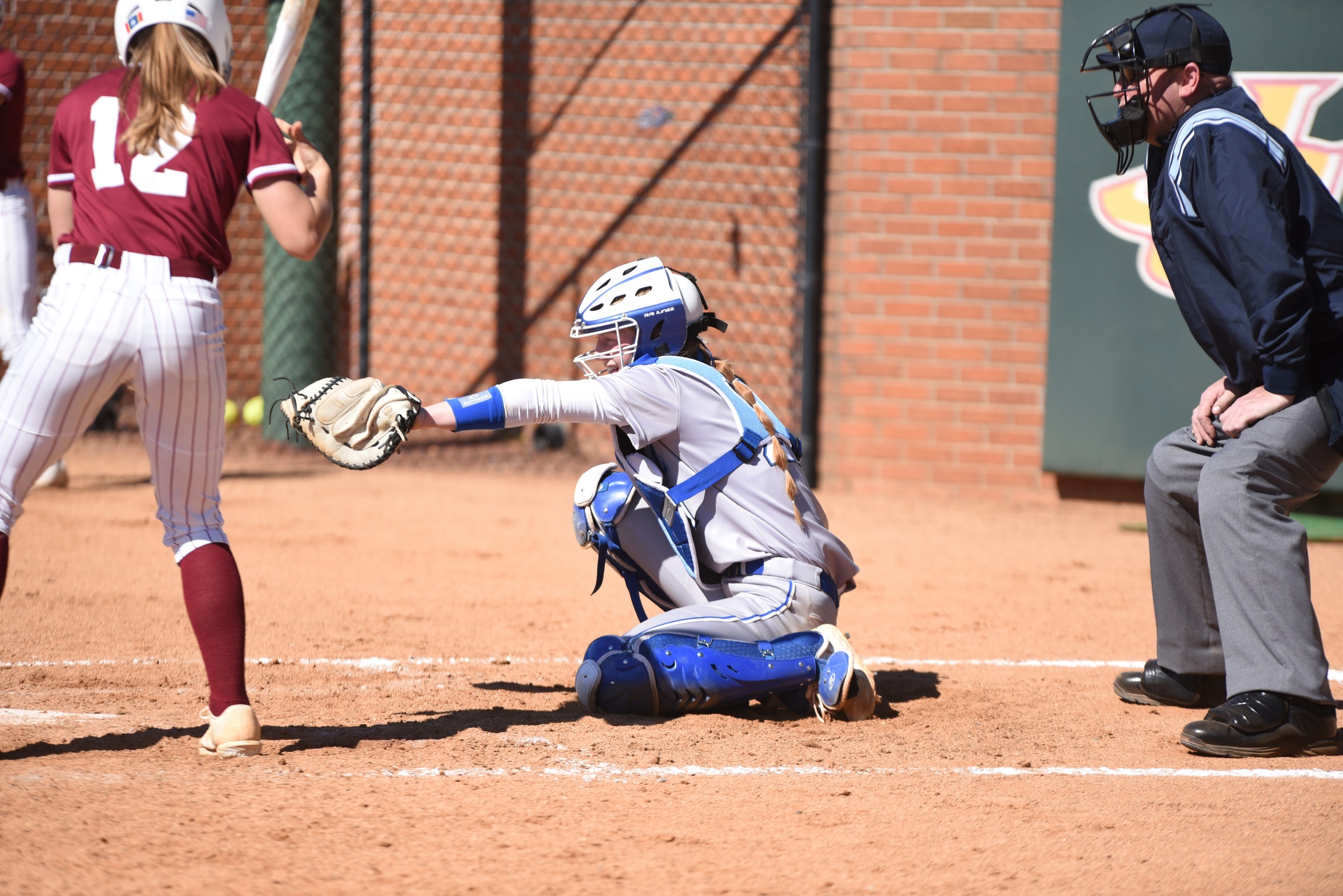 DMACC softball team splits four-game series against SECC