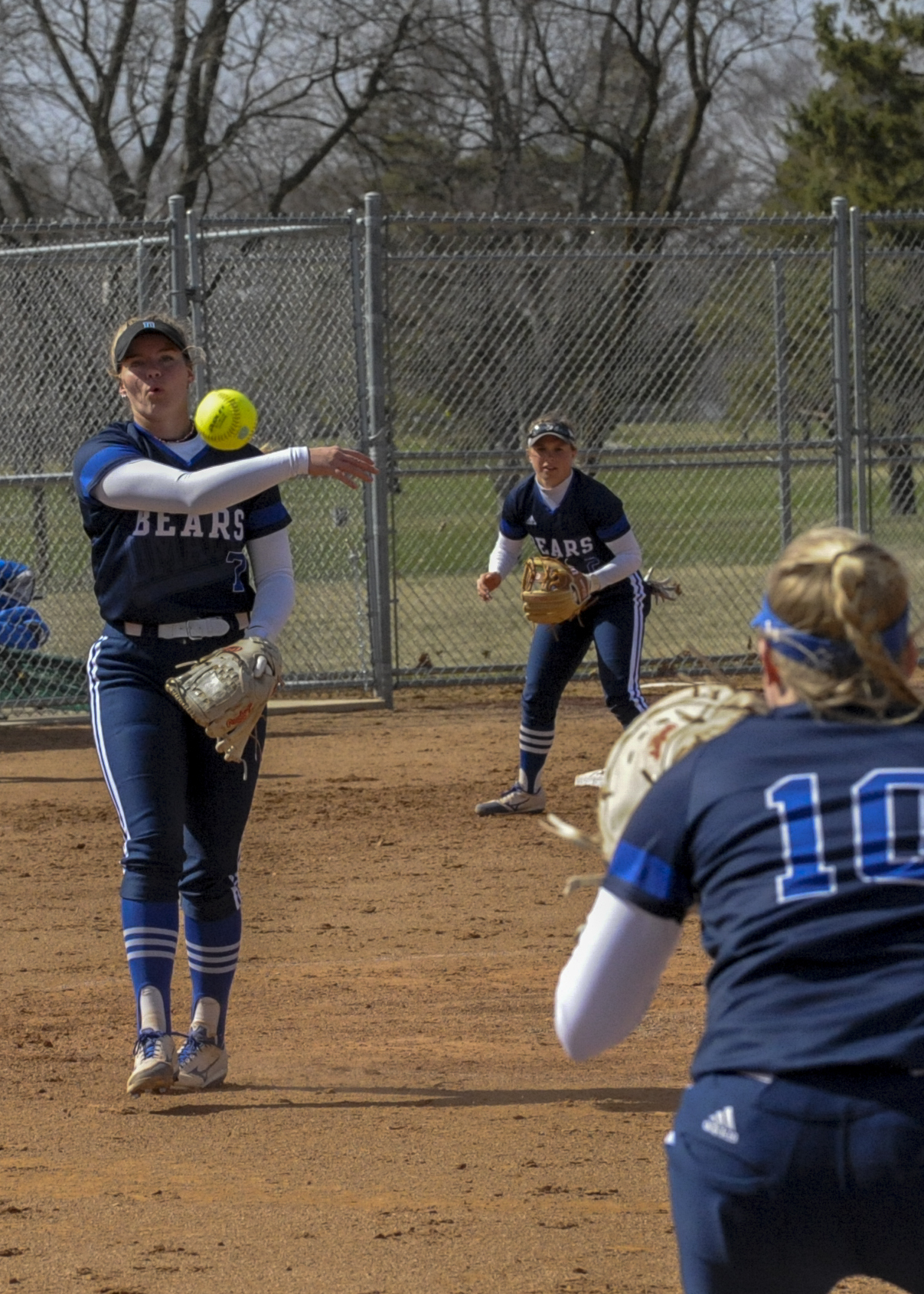 DMACC softball team sweeps ICCC; runs winning streak to 19 games