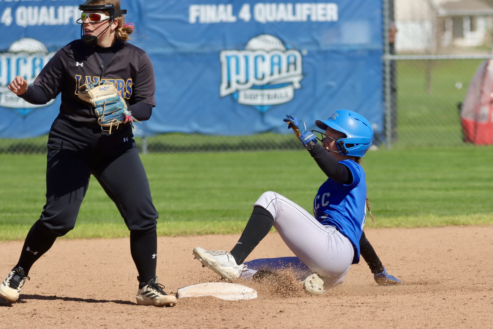DMACC softball team tops Louisburg CC in national tournament