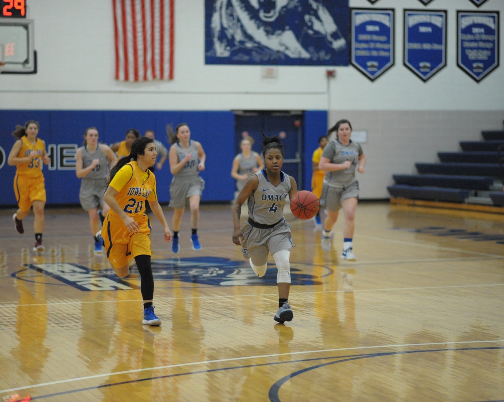 Mitchell Leads DMACC Women  Past MCC, 65-55
