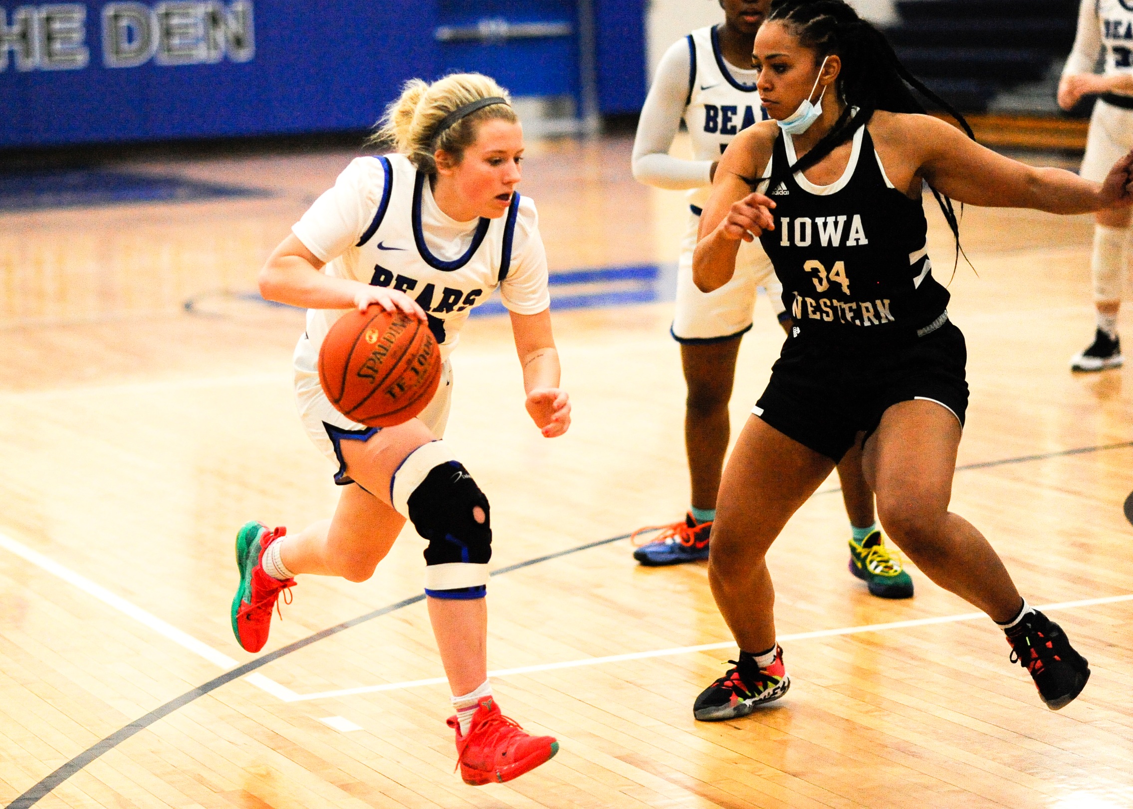 Christopherson leads DMACC women's basketball team past Iowa Lakes CC. 61-52