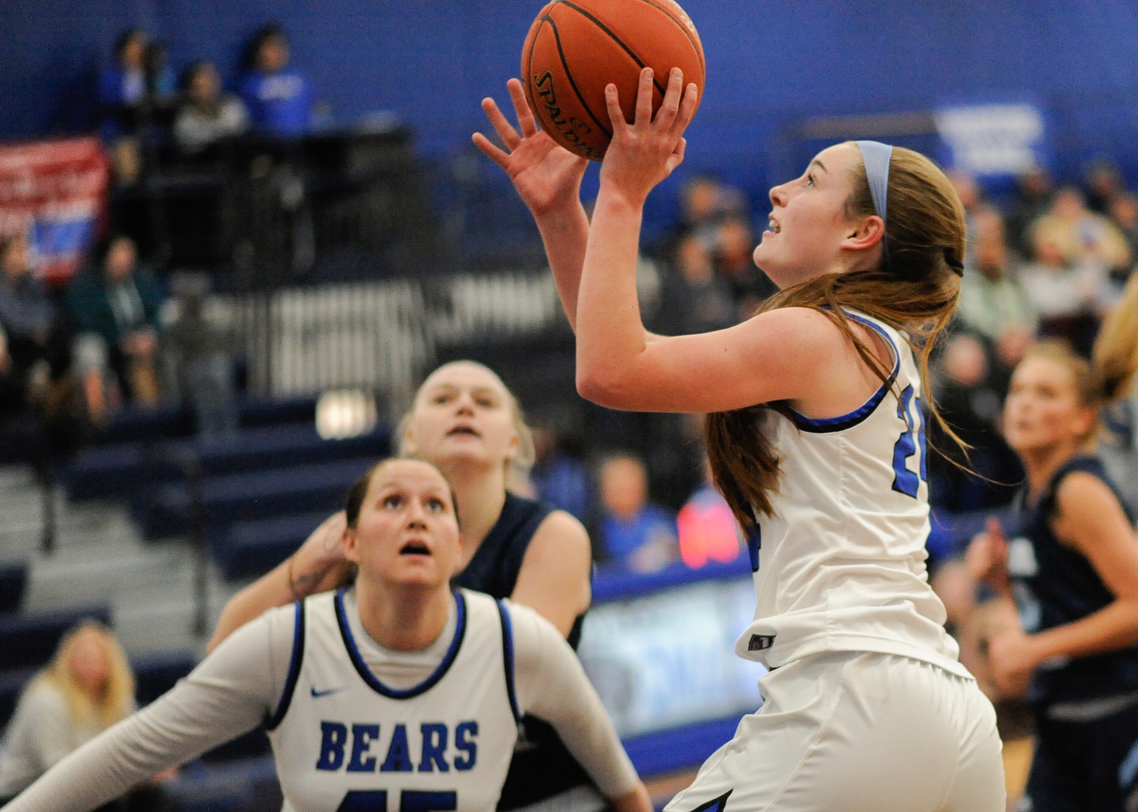 Freshmen Reanna Hutchinson and Jaden Ainley lead DMACC women's basketball team past ICCC, 75-52