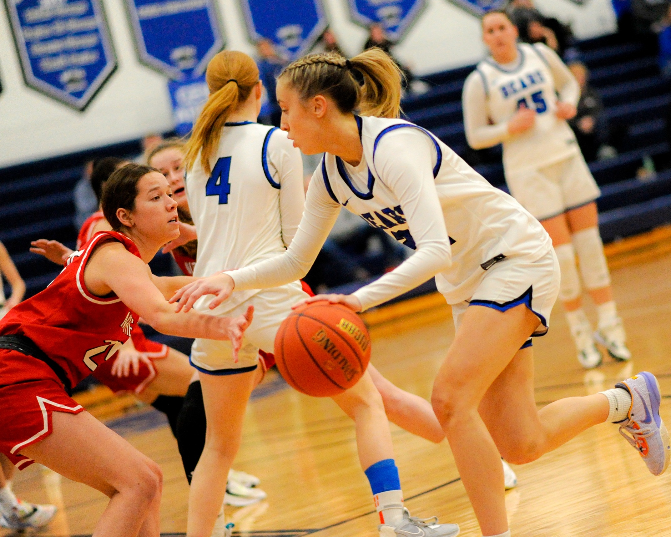 Hutchinson, Ainley lead DMACC women's basketball team past NECC, 78-56