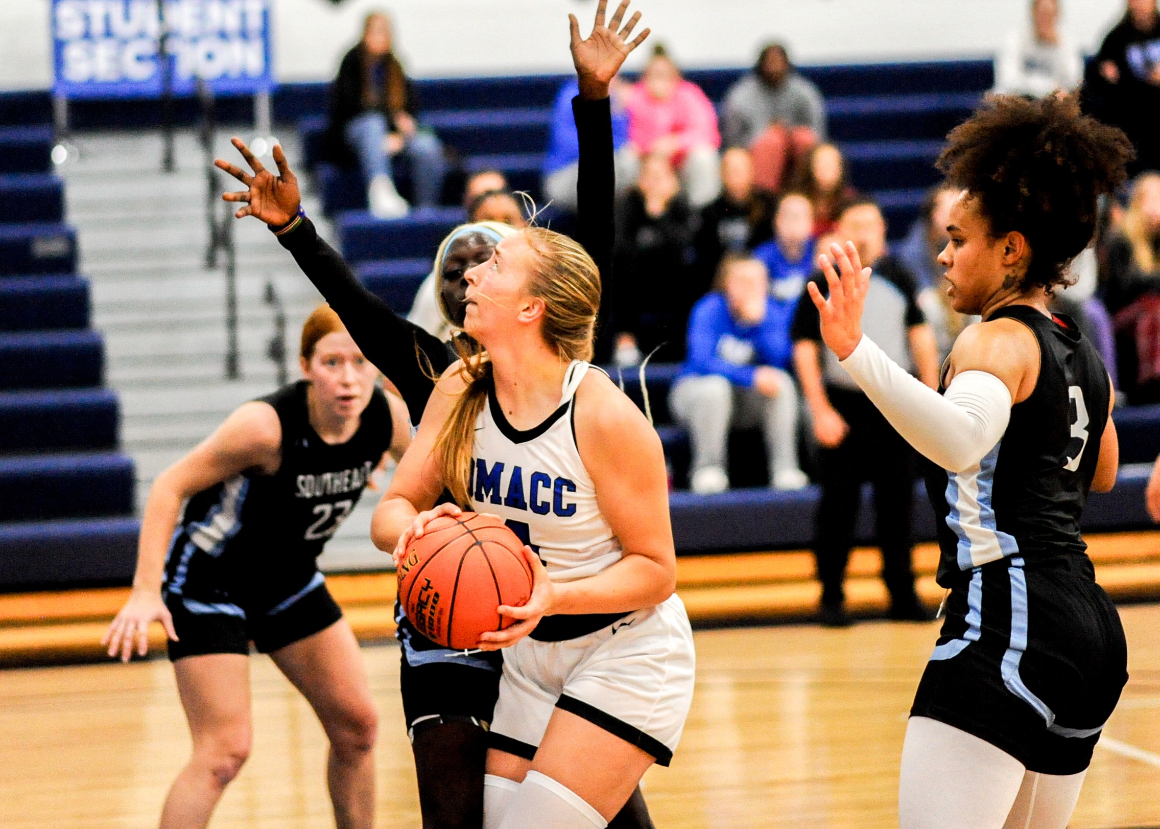 Hutchinson, Ainley lead DMACC women's basketball team past St. Ambrose JV, 86-70