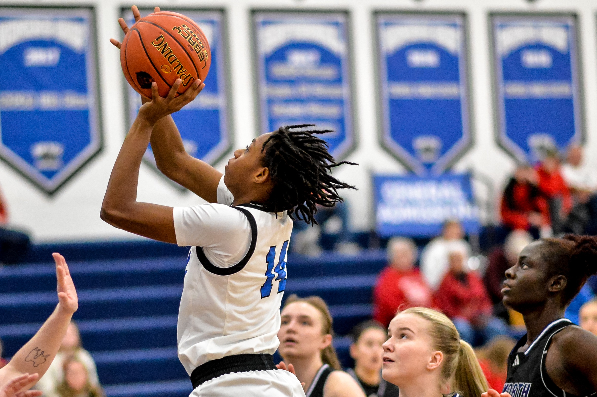 Hutchinson's 27 points lift DMACC women's basketball past Ellsworth CC, 91-72