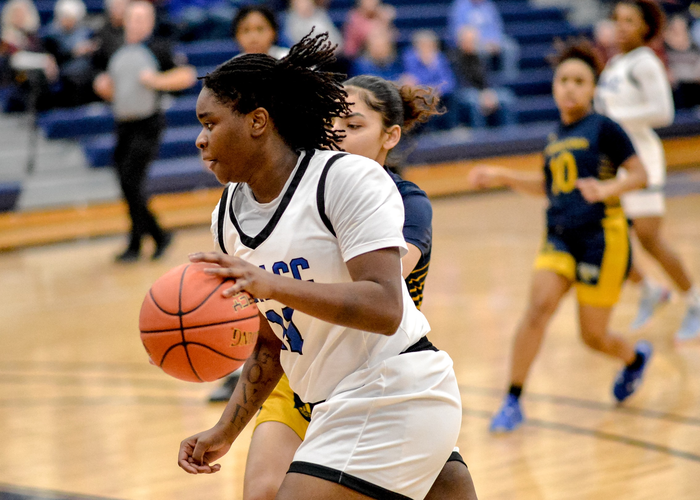 Hutchinson's 25 points lift DMACC women's basketball past ILCC, 108-81