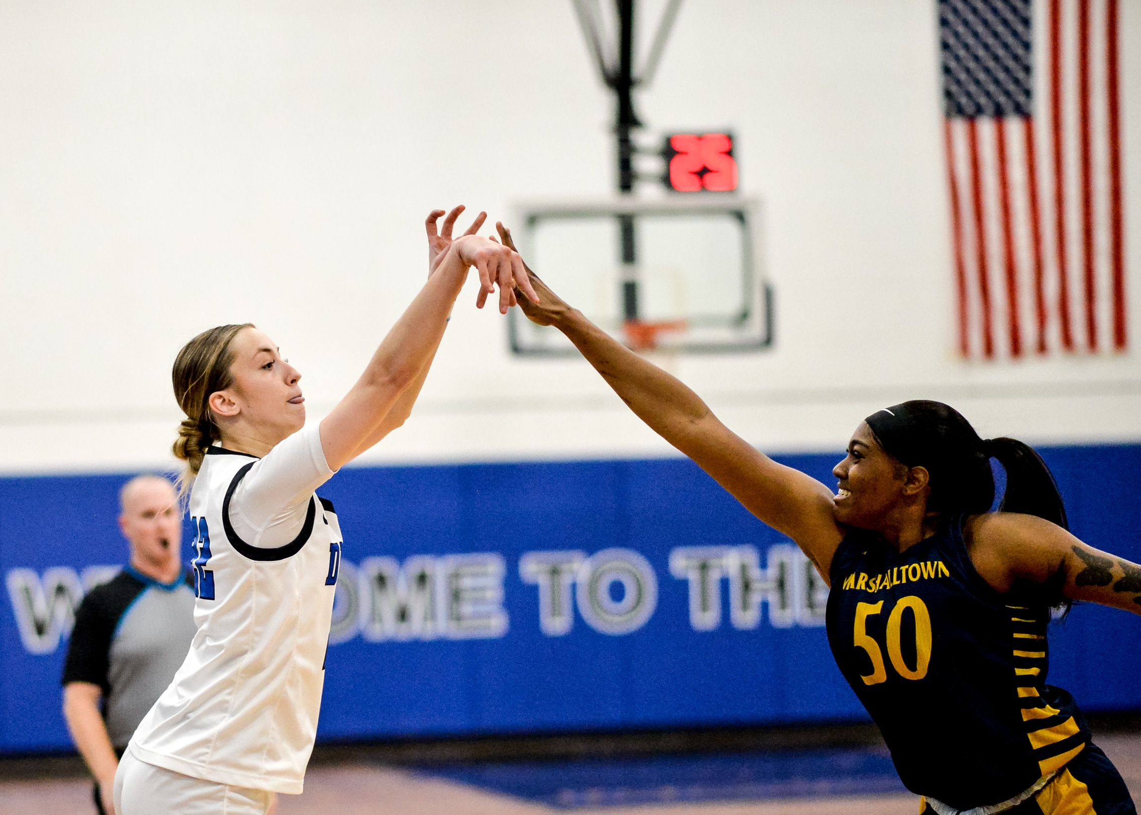 Hutchinson leads DMACC women's basketball past GVUJV, 83-62