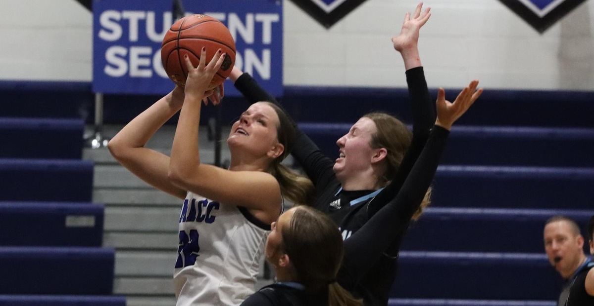 Sophomores lift DMACC women's basketball team past ICCC, 68-35