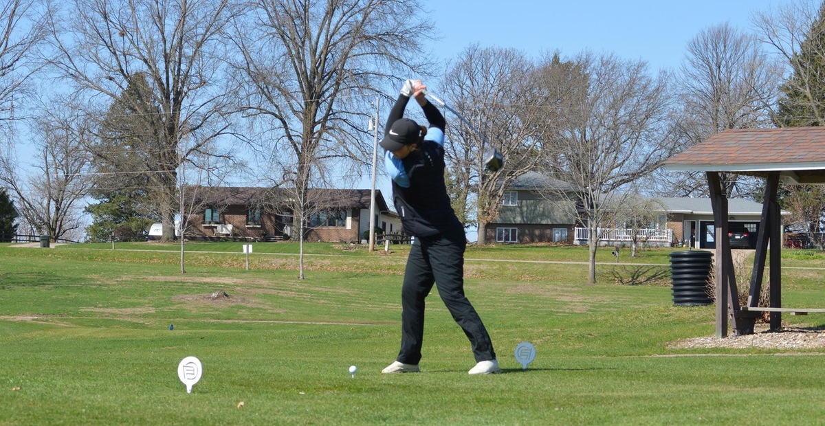 DMACC women's golf team finishes fourth in Waterloo Intercollegiate