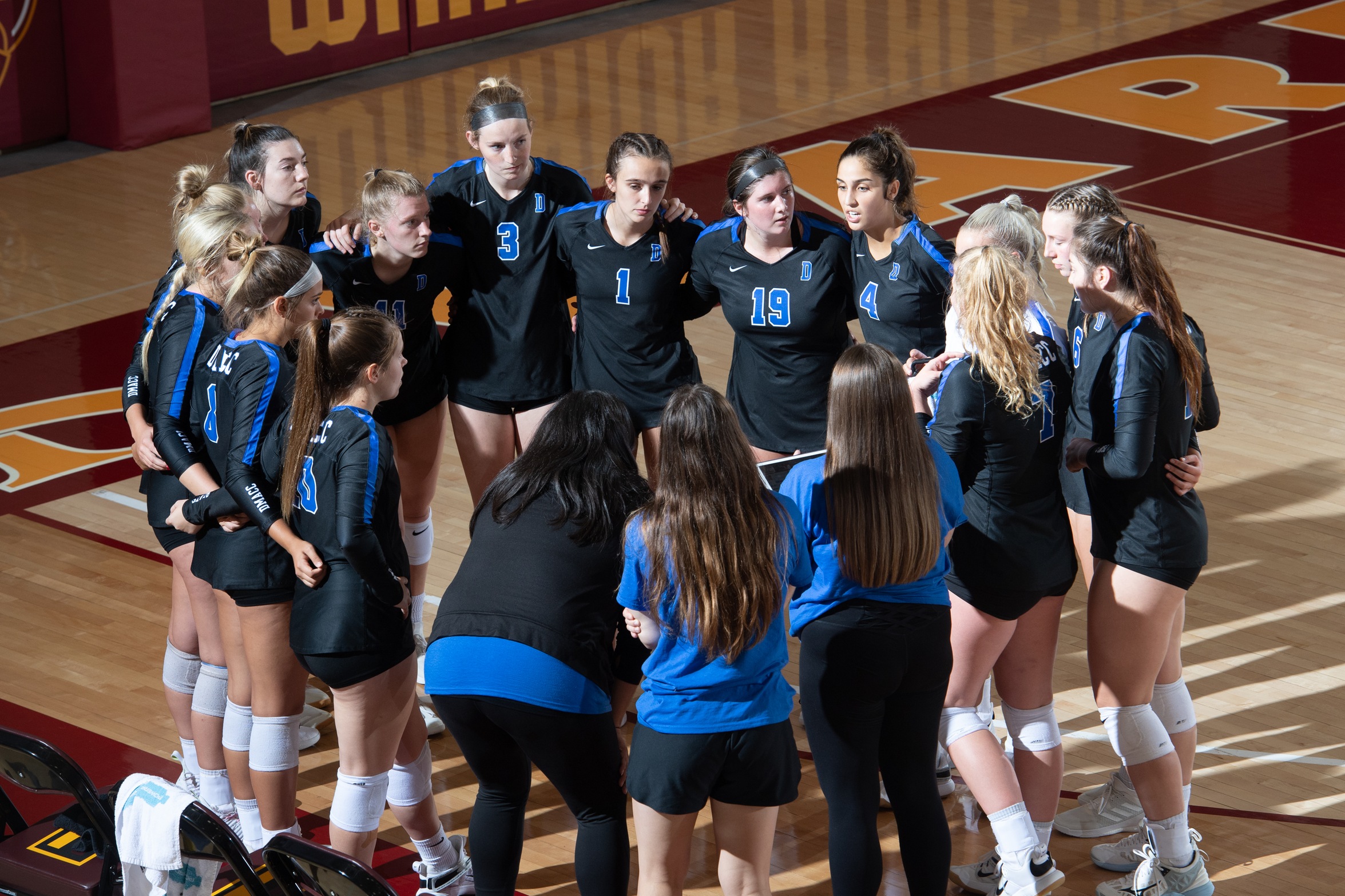 DMACC volleyball team falls to Indian Hills CC, 3-2