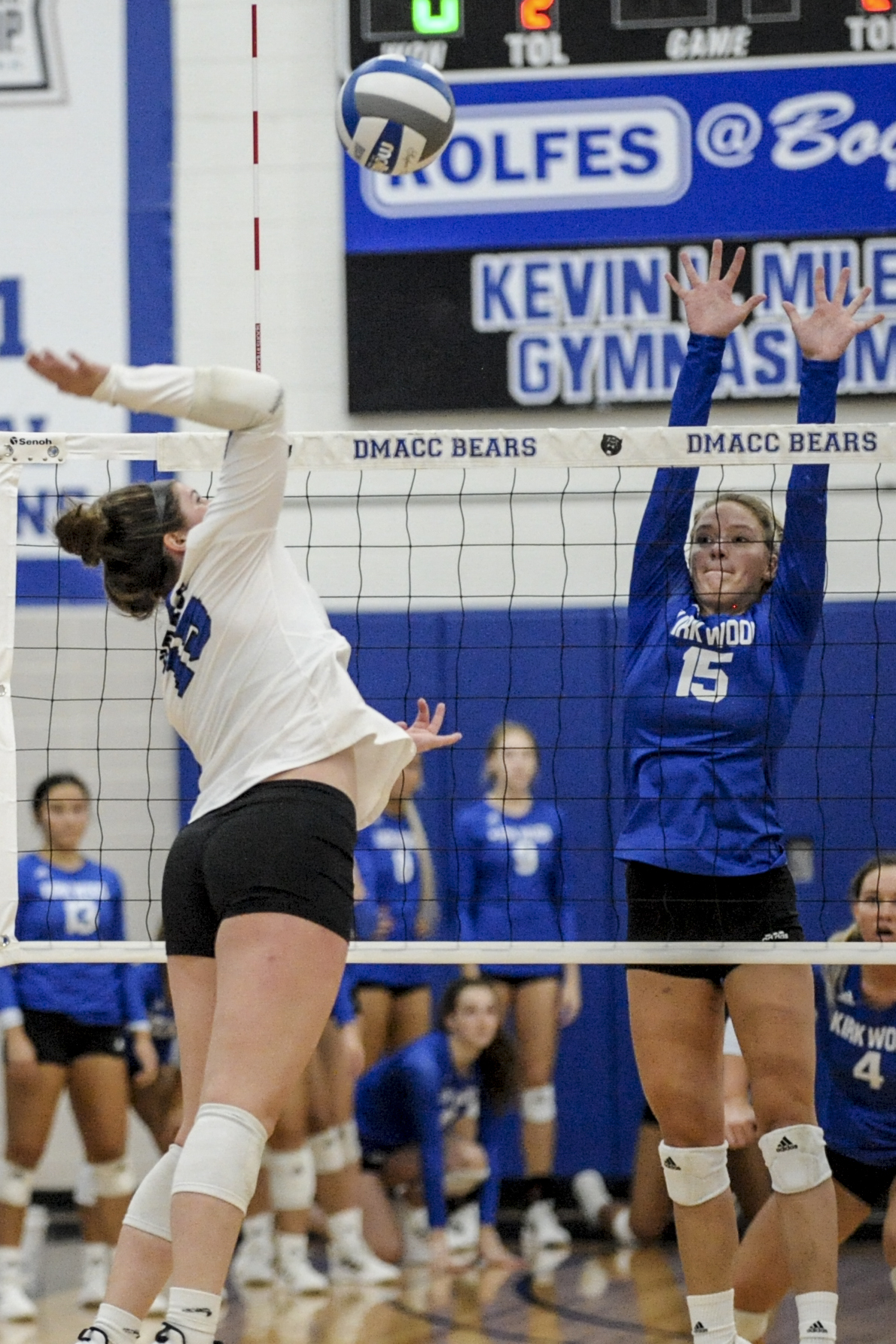DMACC volleyball team sweeps SWCC, 3-0