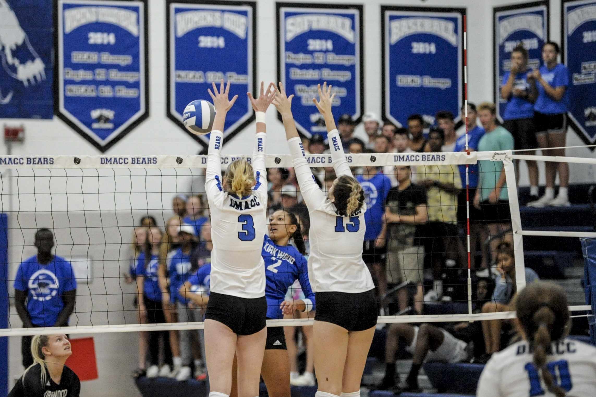 DMACC volleyball team goes 2-2 in Parkland Classic