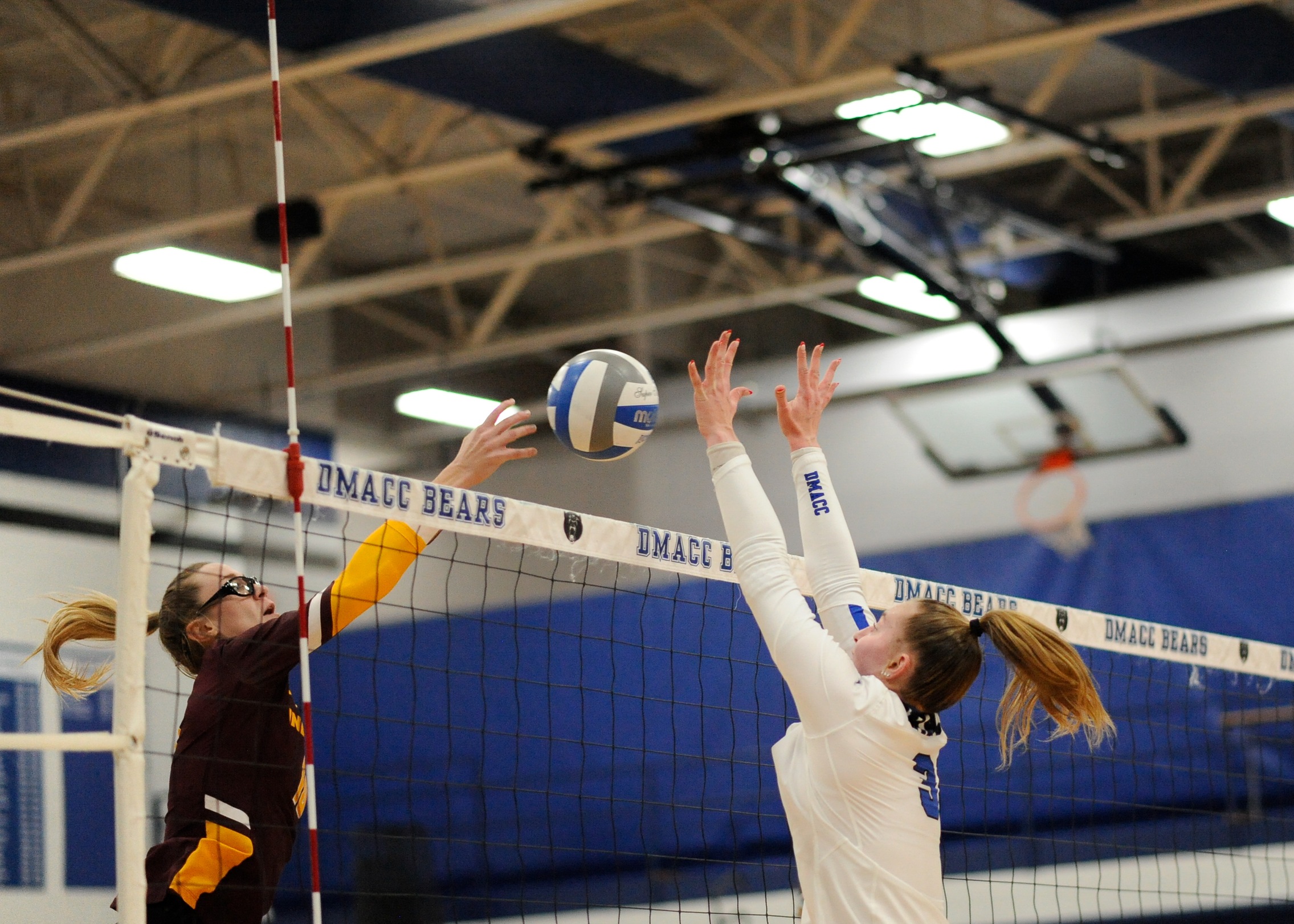 DMACC volleyball team closes regular season with 3-1 win over Ellsworth