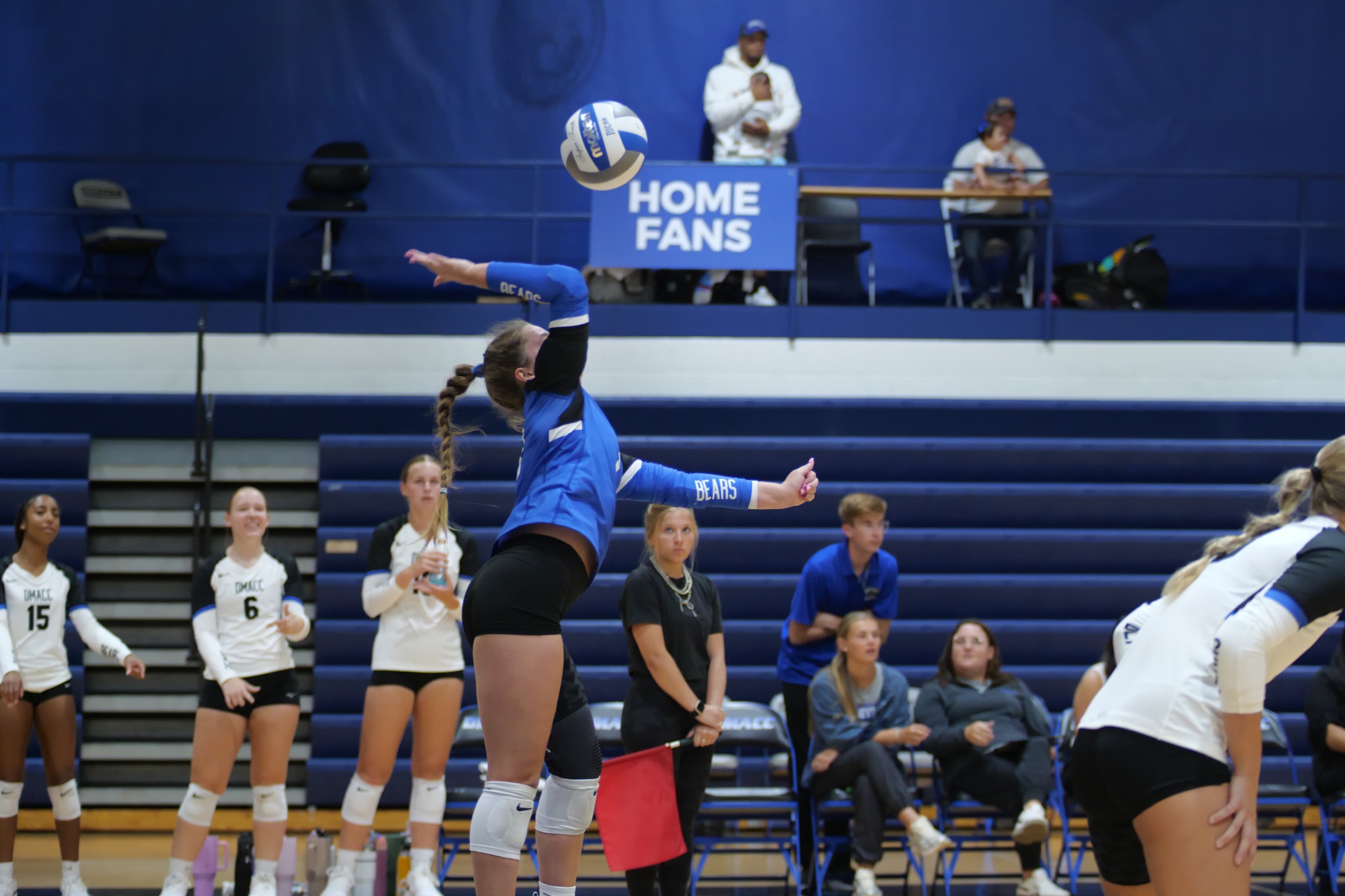 DMACC volleyball team goes 3-1 in Parkland Tournament