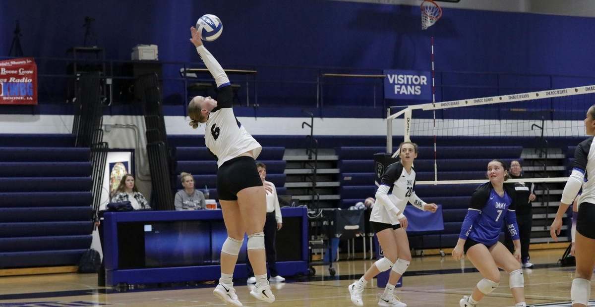 DMACC volleyball team defeats Ellsworth in Region 11-B semifinals, 3-0